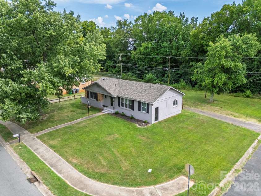 2917 Dalecrest Drive, Charlotte, NC 28269.  MLS# CAR4405641, YatesRealty ID 39110. 