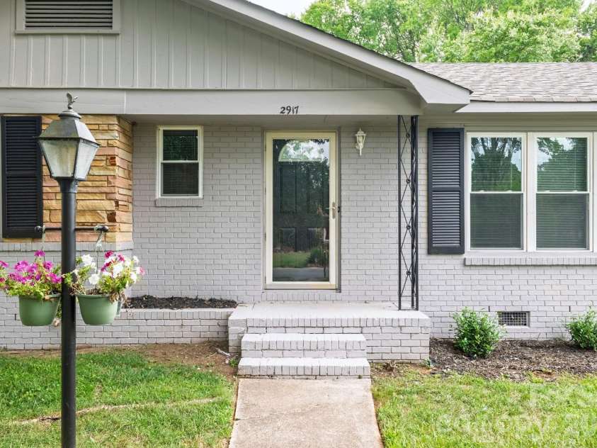 2917 Dalecrest Drive, Charlotte, NC 28269.  MLS# CAR4405641, YatesRealty ID 39110. 