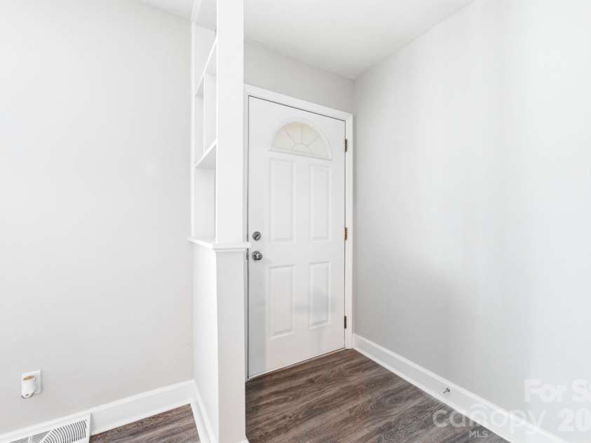 2917 Dalecrest Drive, Charlotte, NC 28269.  MLS# CAR4405641, YatesRealty ID 39110. 