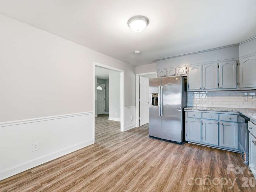 2917 Dalecrest Drive, Charlotte, NC 28269.  MLS# CAR4405641, YatesRealty ID 39110. 