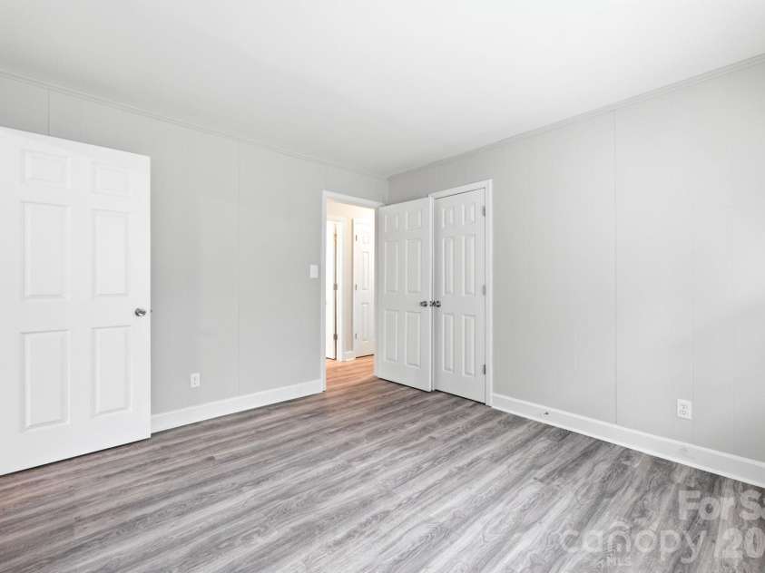2917 Dalecrest Drive, Charlotte, NC 28269.  MLS# CAR4405641, YatesRealty ID 39110. 