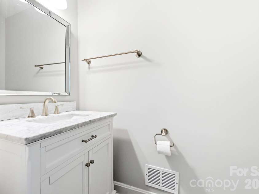 2917 Dalecrest Drive, Charlotte, NC 28269.  MLS# CAR4405641, YatesRealty ID 39110. 