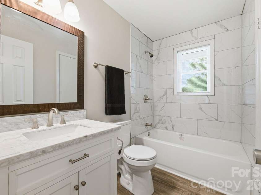 2917 Dalecrest Drive, Charlotte, NC 28269.  MLS# CAR4405641, YatesRealty ID 39110. 