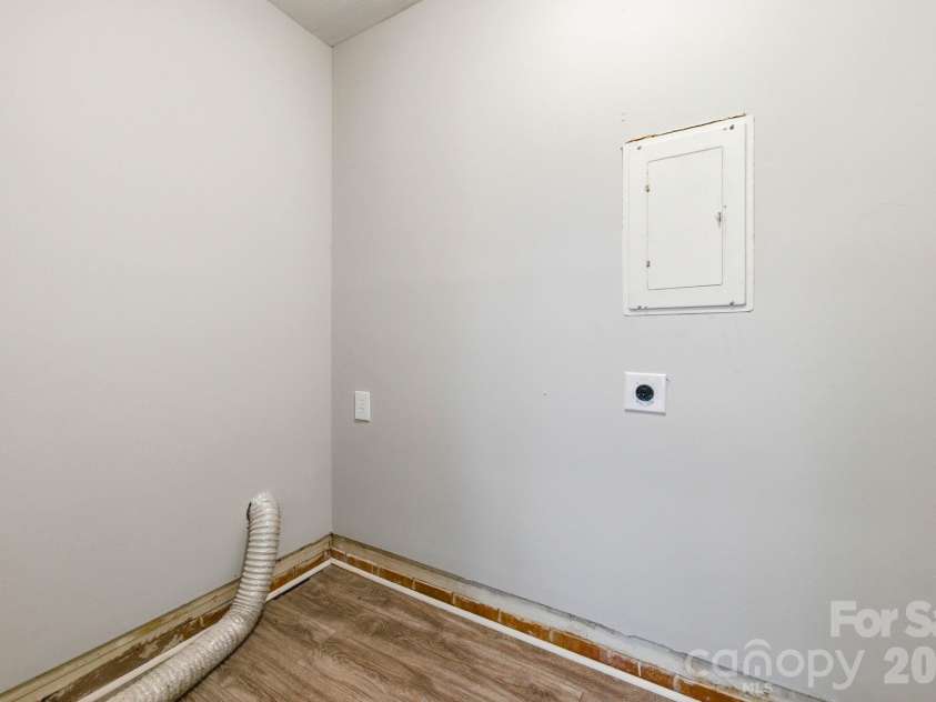 2917 Dalecrest Drive, Charlotte, NC 28269.  MLS# CAR4405641, YatesRealty ID 39110. 