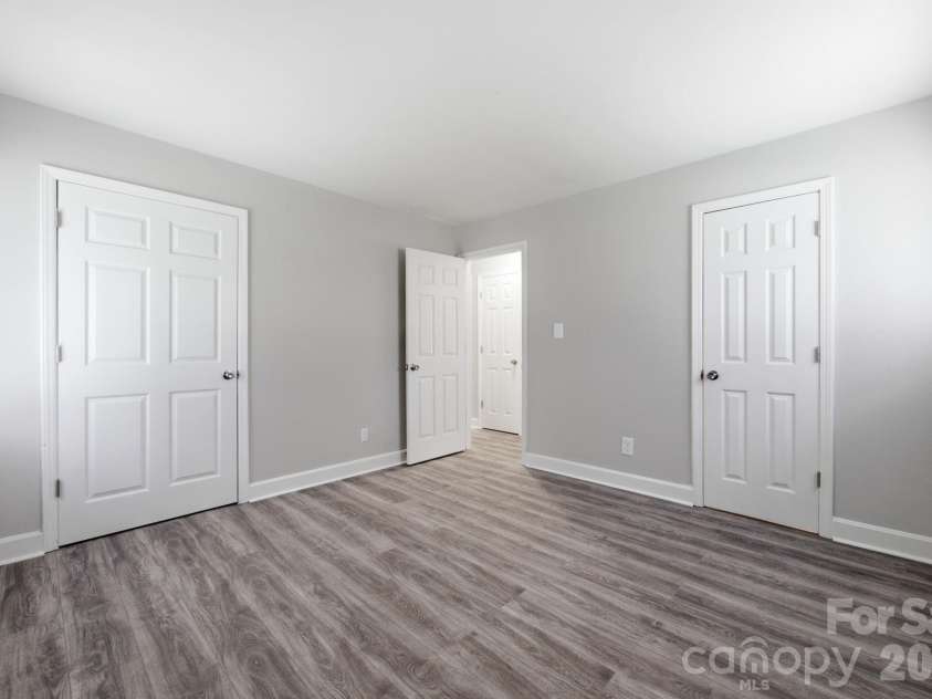 2917 Dalecrest Drive, Charlotte, NC 28269.  MLS# CAR4405641, YatesRealty ID 39110. 