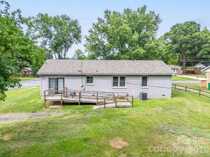 2917 Dalecrest Drive, Charlotte, NC 28269.  MLS# CAR4405641, YatesRealty ID 39110. 