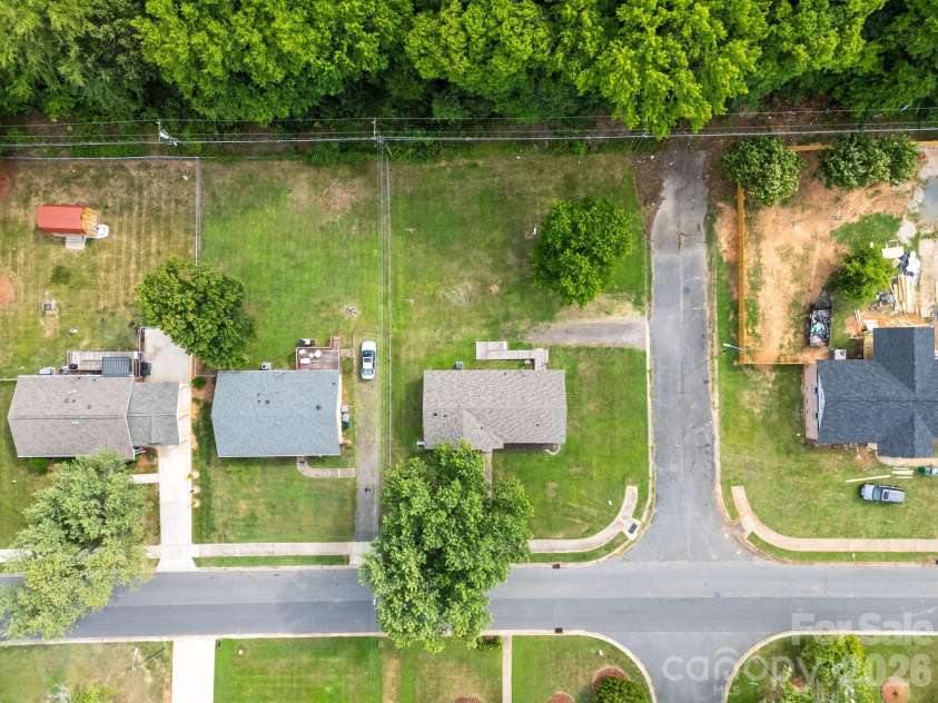2917 Dalecrest Drive, Charlotte, NC 28269.  MLS# CAR4405641, YatesRealty ID 39110. 