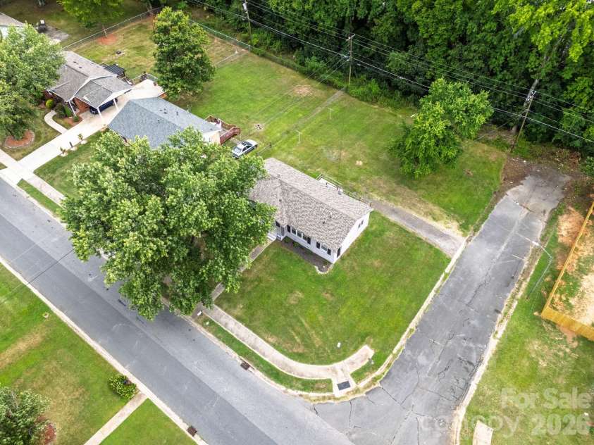 2917 Dalecrest Drive, Charlotte, NC 28269.  MLS# CAR4405641, YatesRealty ID 39110. 