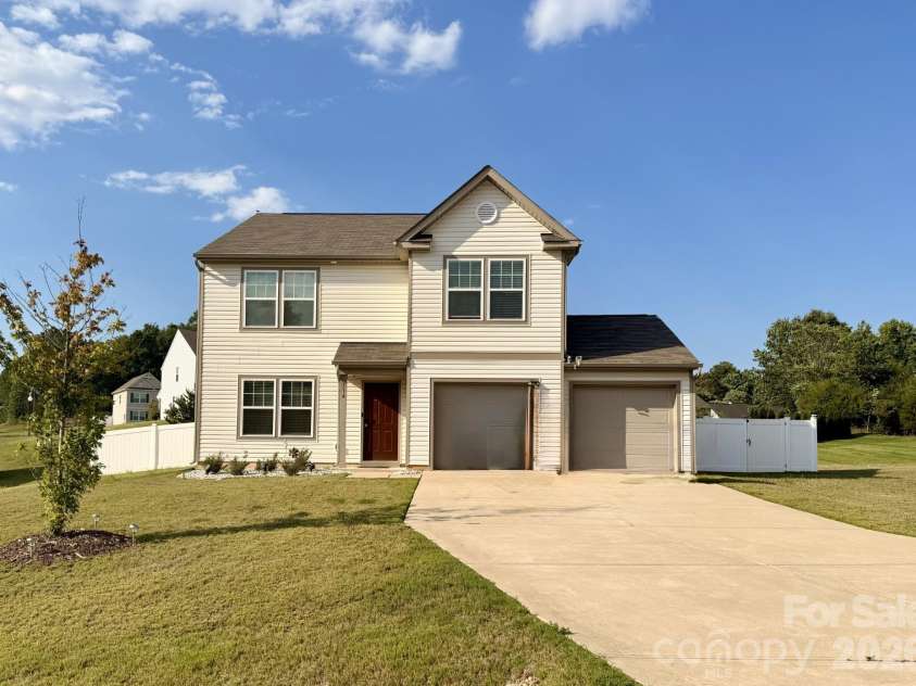 714 Lexington Drive, Albemarle, NC 28001.  MLS# CAR4402984, YatesRealty ID 39111. Front from street