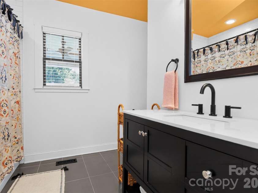 922 Drummond Avenue, Charlotte, NC 28205.  MLS# CAR4404584, YatesRealty ID 39113. 