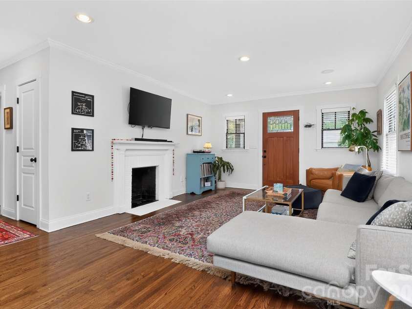 922 Drummond Avenue, Charlotte, NC 28205.  MLS# CAR4404584, YatesRealty ID 39113. 