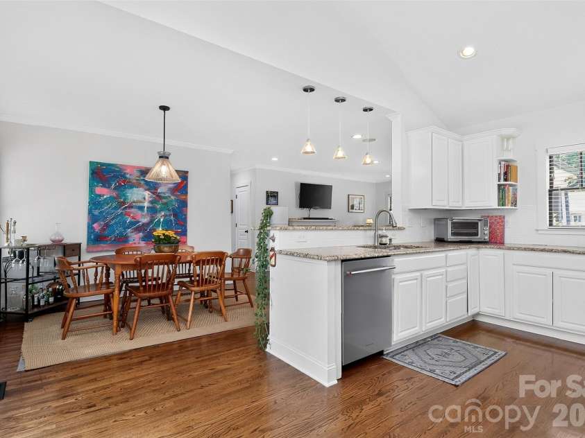922 Drummond Avenue, Charlotte, NC 28205.  MLS# CAR4404584, YatesRealty ID 39113. 