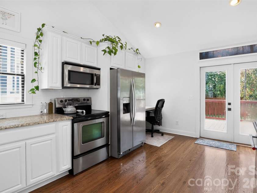 922 Drummond Avenue, Charlotte, NC 28205.  MLS# CAR4404584, YatesRealty ID 39113. 