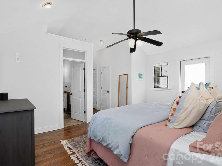 922 Drummond Avenue, Charlotte, NC 28205.  MLS# CAR4404584, YatesRealty ID 39113. 