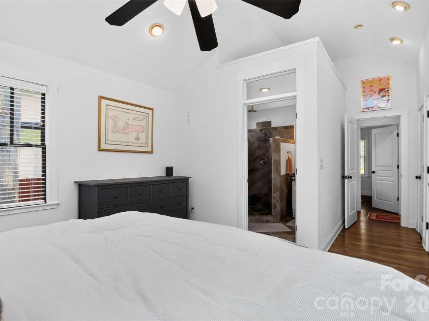 922 Drummond Avenue, Charlotte, NC 28205.  MLS# CAR4404584, YatesRealty ID 39113. 