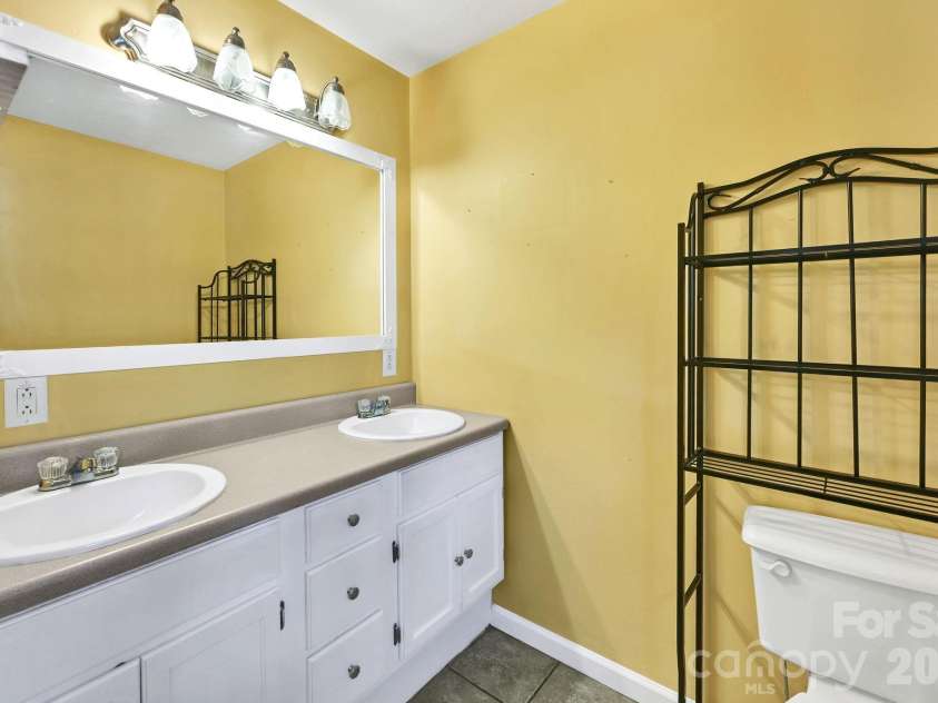 553 Morgan Branch Road, Marshall, NC 28753.  MLS# CAR4400698, YatesRealty ID 39114. 