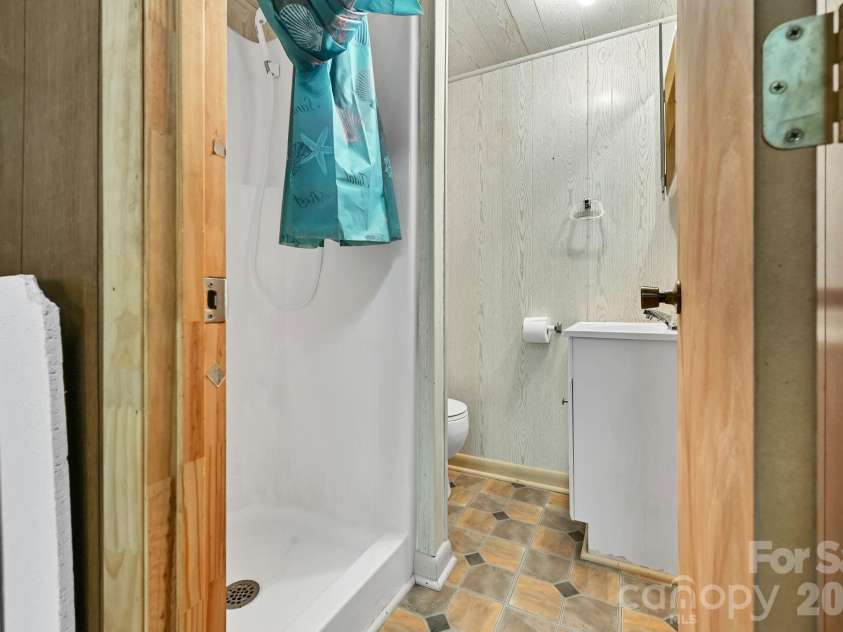 553 Morgan Branch Road, Marshall, NC 28753.  MLS# CAR4400698, YatesRealty ID 39114. Master Bath