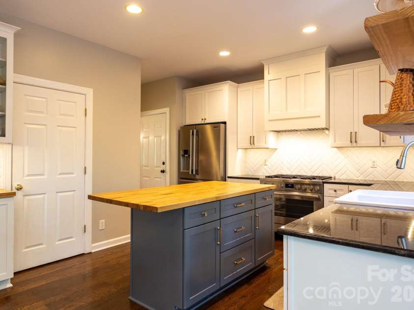 8907 Magnolia Estates Drive, Cornelius, NC 28031.  MLS# CAR4406312, YatesRealty ID 39119. 
