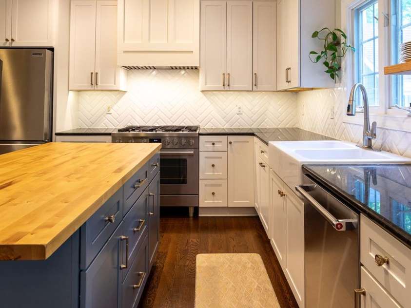 8907 Magnolia Estates Drive, Cornelius, NC 28031.  MLS# CAR4406312, YatesRealty ID 39119. 