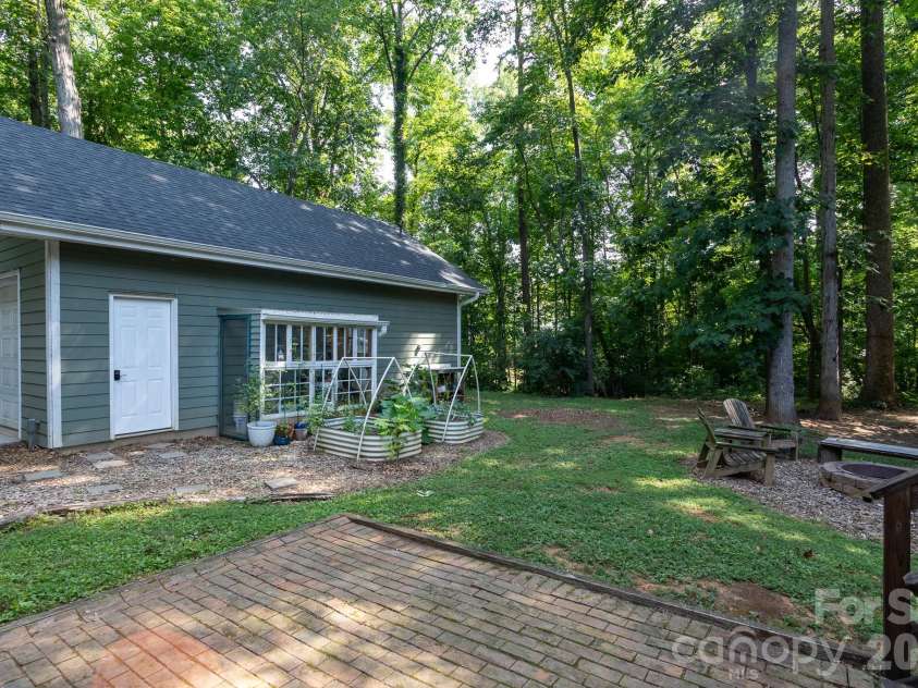 8907 Magnolia Estates Drive, Cornelius, NC 28031.  MLS# CAR4406312, YatesRealty ID 39119. 