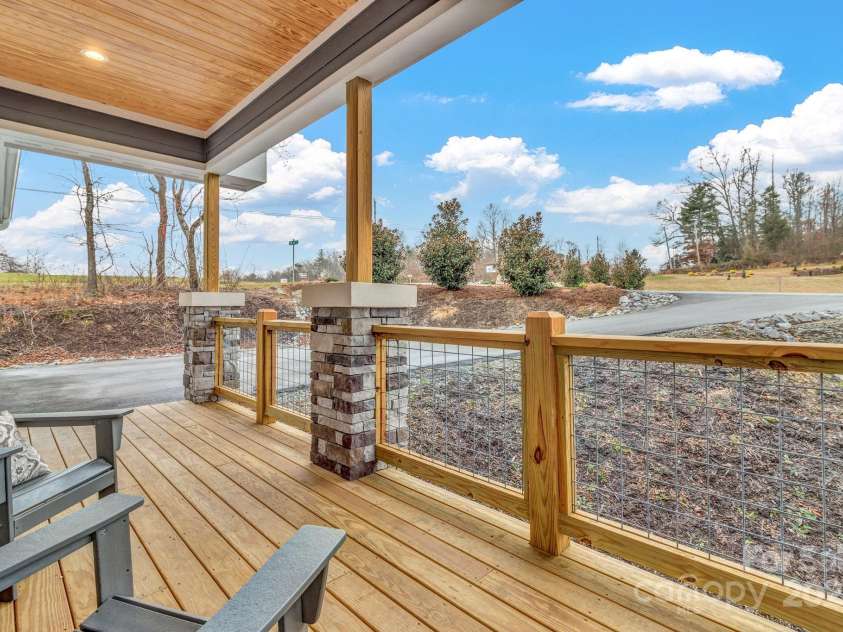 14 Cider Hill Lane, Hendersonville, NC 28792.  MLS# CAR4328170, YatesRealty ID 3912. 