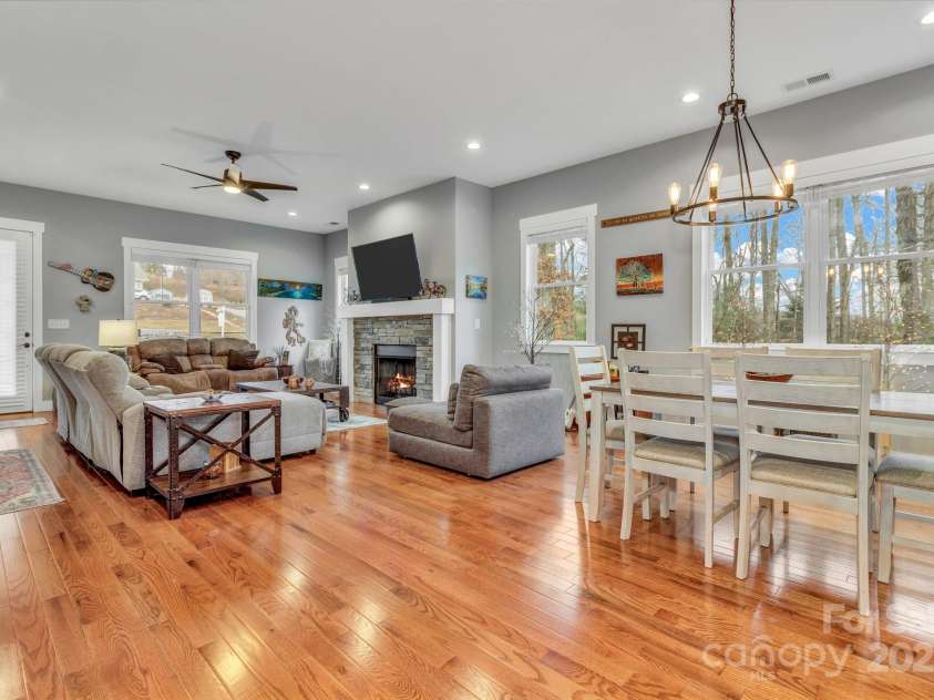 14 Cider Hill Lane, Hendersonville, NC 28792.  MLS# CAR4328170, YatesRealty ID 3912. 