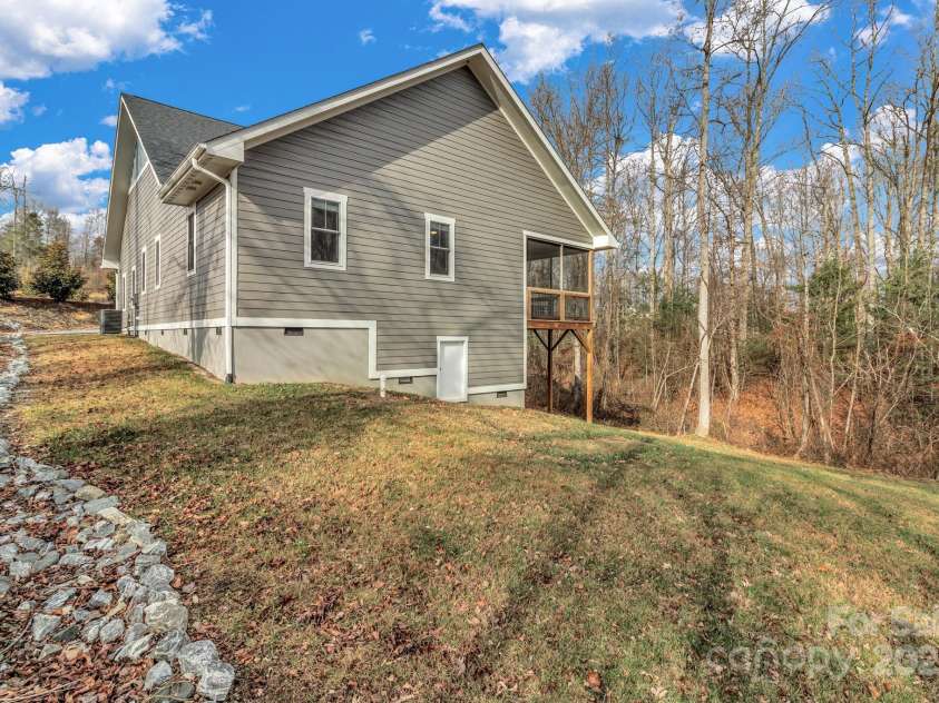 14 Cider Hill Lane, Hendersonville, NC 28792.  MLS# CAR4328170, YatesRealty ID 3912. 