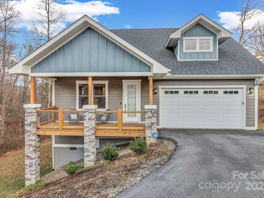 14 Cider Hill Lane, Hendersonville, NC 28792.  MLS# CAR4328170, YatesRealty ID 3912. 
