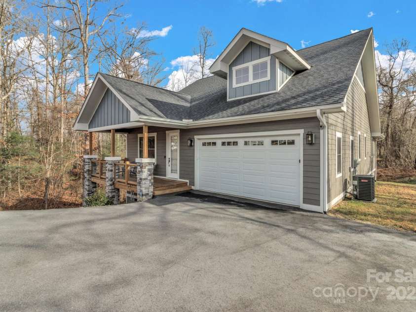 14 Cider Hill Lane, Hendersonville, NC 28792.  MLS# CAR4328170, YatesRealty ID 3912. 