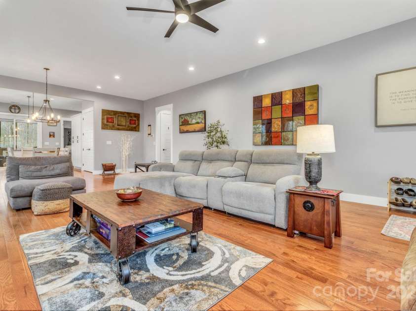 14 Cider Hill Lane, Hendersonville, NC 28792.  MLS# CAR4328170, YatesRealty ID 3912. 