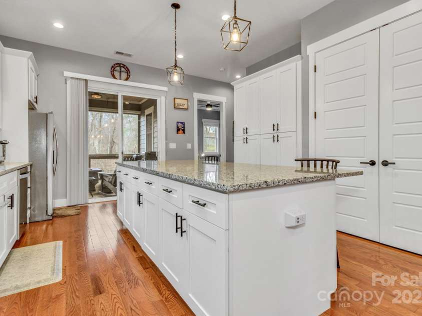 14 Cider Hill Lane, Hendersonville, NC 28792.  MLS# CAR4328170, YatesRealty ID 3912. 