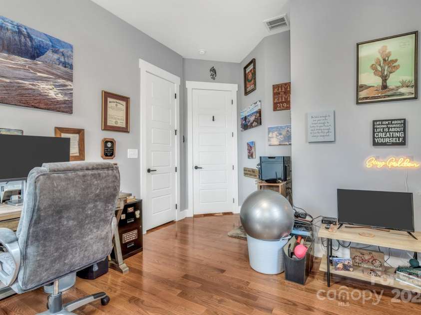 14 Cider Hill Lane, Hendersonville, NC 28792.  MLS# CAR4328170, YatesRealty ID 3912. 