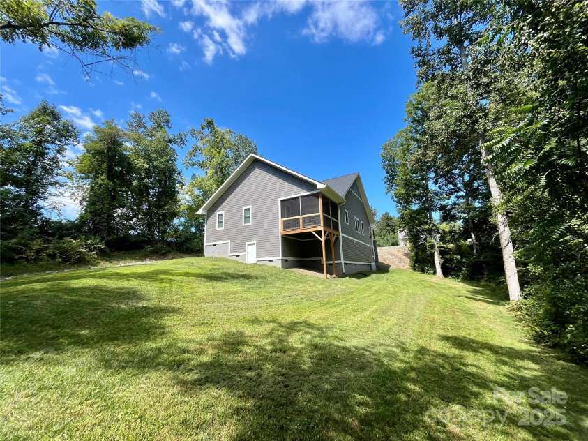 14 Cider Hill Lane, Hendersonville, NC 28792.  MLS# CAR4328170, YatesRealty ID 3912. 