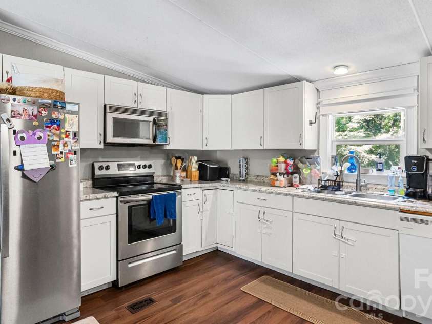 111 Patrice Place, Mooresville, NC 28115.  MLS# CAR4401314, YatesRealty ID 39120. 