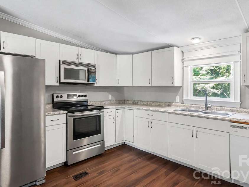 111 Patrice Place, Mooresville, NC 28115.  MLS# CAR4401314, YatesRealty ID 39120. 