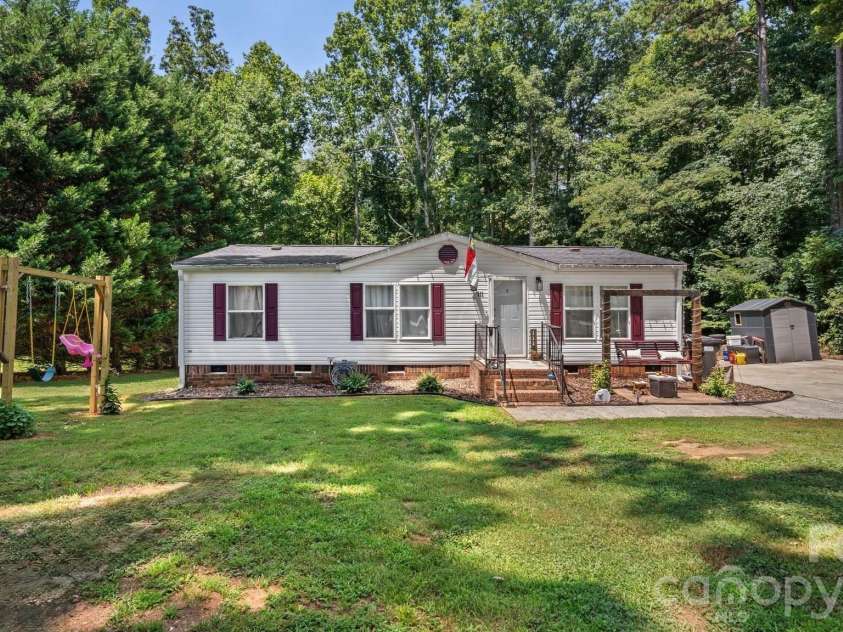 111 Patrice Place, Mooresville, NC 28115.  MLS# CAR4401314, YatesRealty ID 39120. 