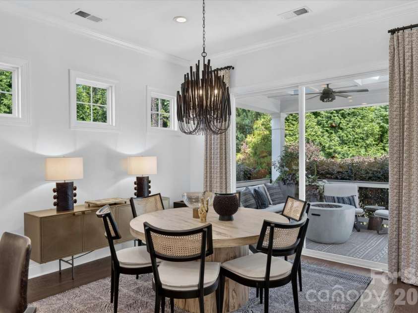 971 Castlewatch Drive, Fort Mill, SC 29708.  MLS# CAR4402359, YatesRealty ID 39121. Eat-in kitchen plus seating at island makes for easy entertaining