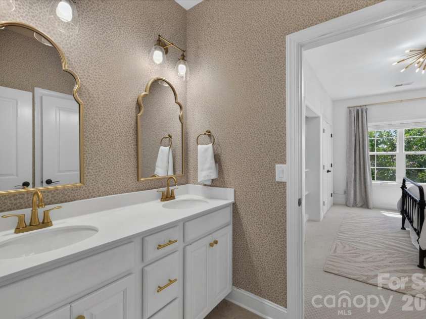 971 Castlewatch Drive, Fort Mill, SC 29708.  MLS# CAR4402359, YatesRealty ID 39121. Jack and Jill bath