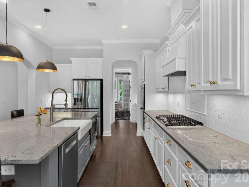 971 Castlewatch Drive, Fort Mill, SC 29708.  MLS# CAR4402359, YatesRealty ID 39121. Lots of prep space and custom millwork