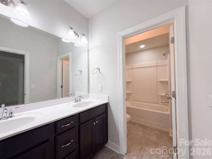 147 Monteray Oaks Circle, Fort Mill, SC 29715.  MLS# CAR4406547, YatesRealty ID 39123. 