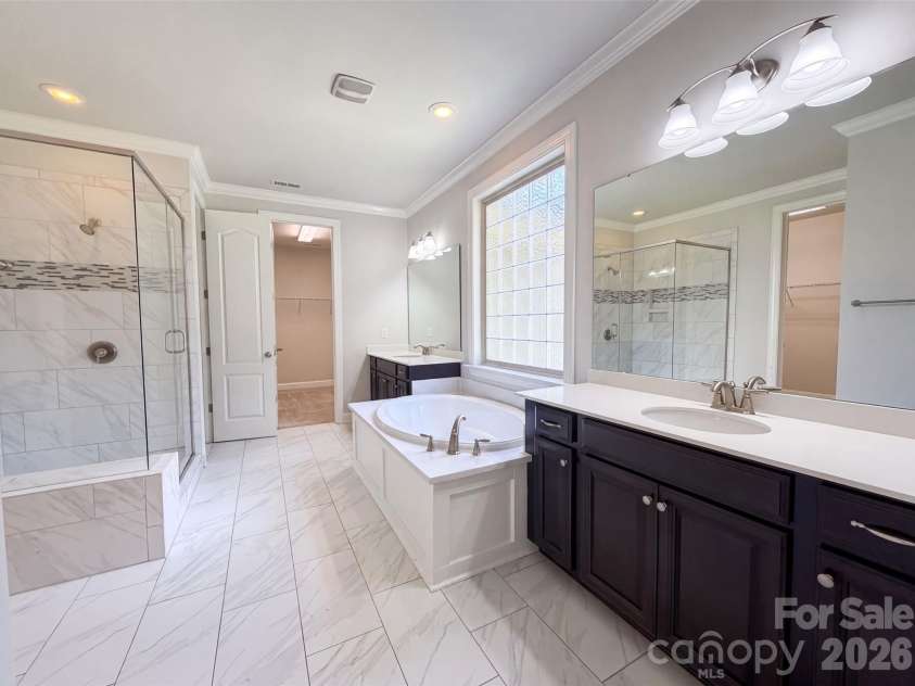 147 Monteray Oaks Circle, Fort Mill, SC 29715.  MLS# CAR4406547, YatesRealty ID 39123. 