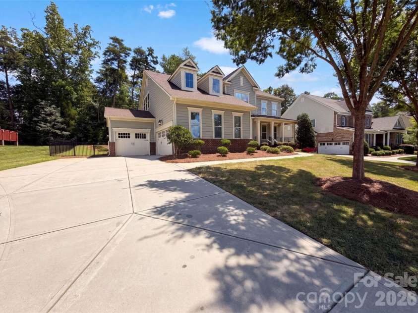 147 Monteray Oaks Circle, Fort Mill, SC 29715.  MLS# CAR4406547, YatesRealty ID 39123. 