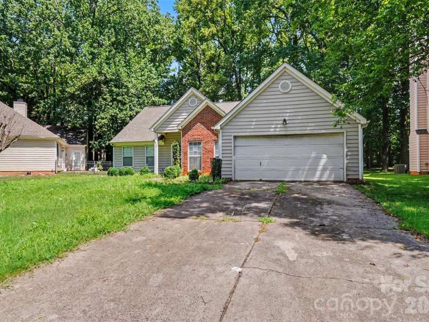 6213 Nevin Road, Charlotte, NC 28262.  MLS# CAR4363288, YatesRealty ID 39124. 
