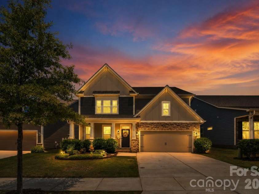 2009 Burton Point Court, Waxhaw, NC 28173.  MLS# CAR4354628, YatesRealty ID 39125. 