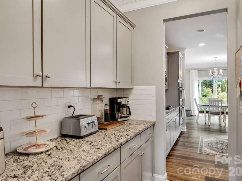 2009 Burton Point Court, Waxhaw, NC 28173.  MLS# CAR4354628, YatesRealty ID 39125. 