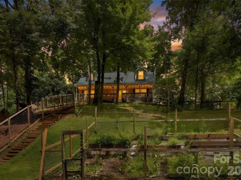 46 Michele Lane, Leicester, NC 28748.  MLS# CAR4400253, YatesRealty ID 39126. 