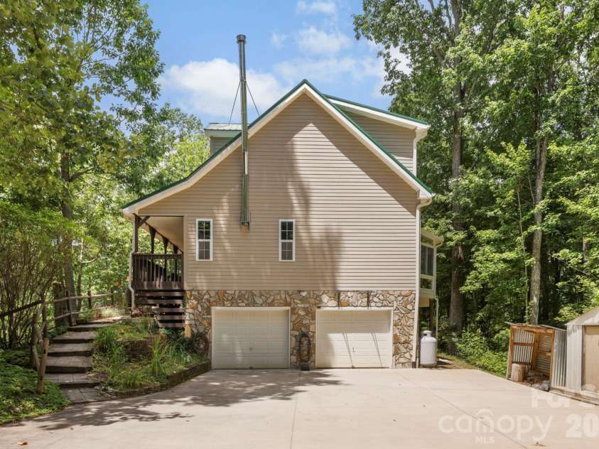 46 Michele Lane, Leicester, NC 28748.  MLS# CAR4400253, YatesRealty ID 39126. 