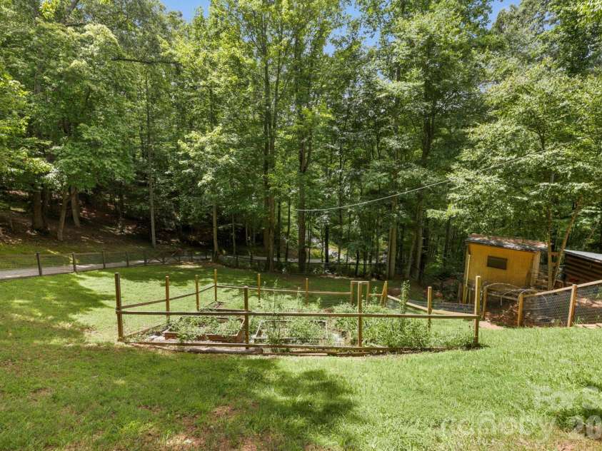 46 Michele Lane, Leicester, NC 28748.  MLS# CAR4400253, YatesRealty ID 39126. 