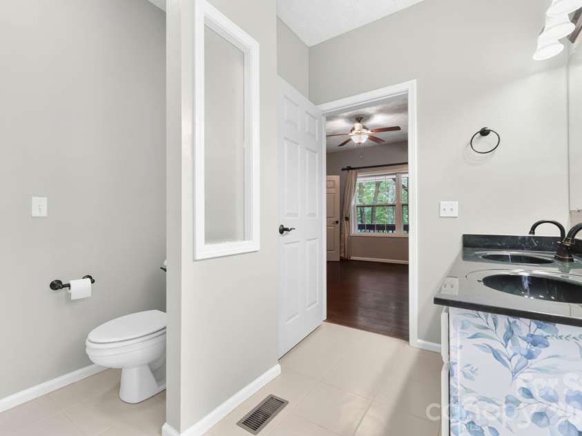46 Michele Lane, Leicester, NC 28748.  MLS# CAR4400253, YatesRealty ID 39126. 