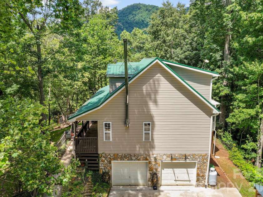 46 Michele Lane, Leicester, NC 28748.  MLS# CAR4400253, YatesRealty ID 39126. 